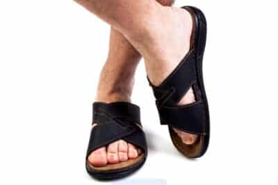 Looks masculinos com chinelos para todas as ocasiões