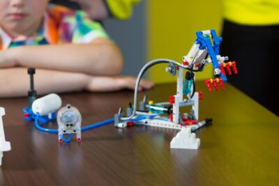LEGO Mindstorms vs LEGO Ideas na robótica e criatividade