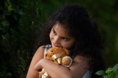 Benefícios do ursinho de pelúcia para o desenvolvimento infantil