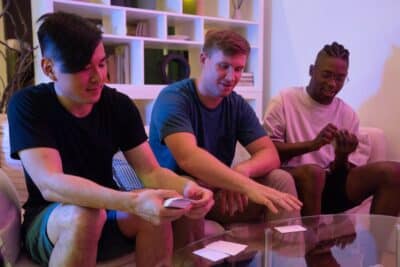 Jogos de cartas para amigos: diversão garantida e variedades