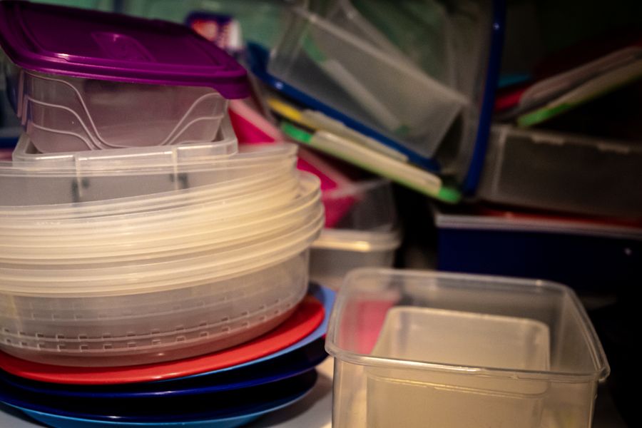 Recipientes plásticos para organização cozinha